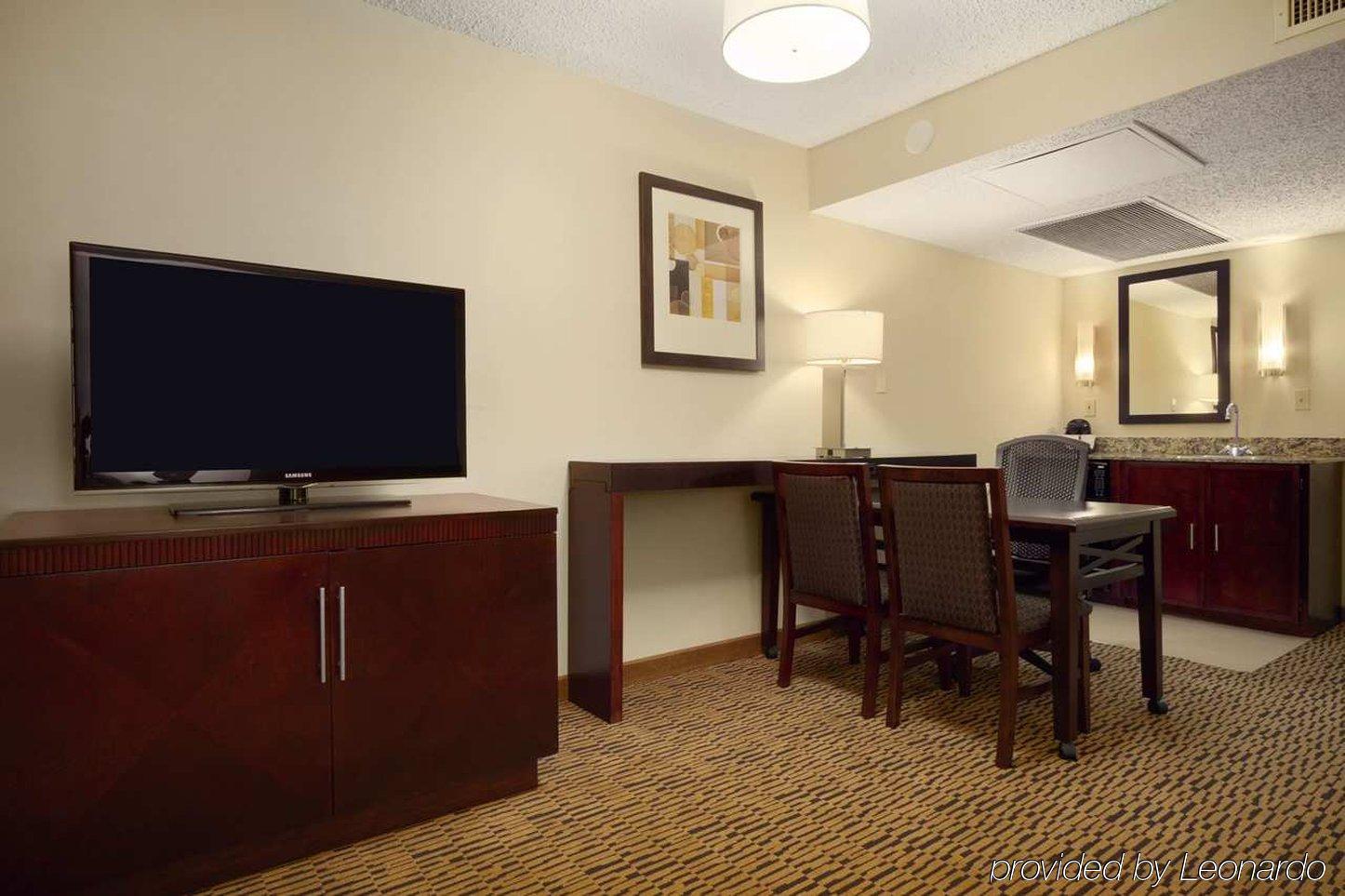 Embassy Suites By Hilton Dallas Market Center Room photo